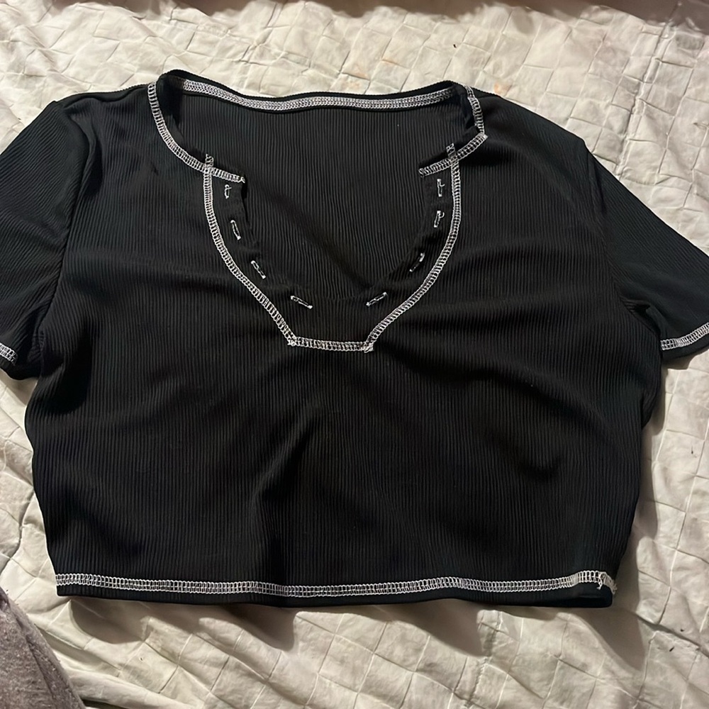 Black crop top SHEIN